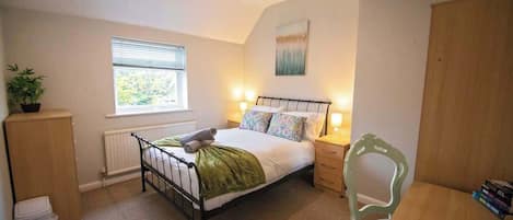 4 Schlafzimmer, Bügeleisen/Bügelbrett, Reisekinderbett, WLAN