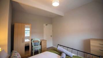 4 bedrooms, iron/ironing board, travel cot, WiFi