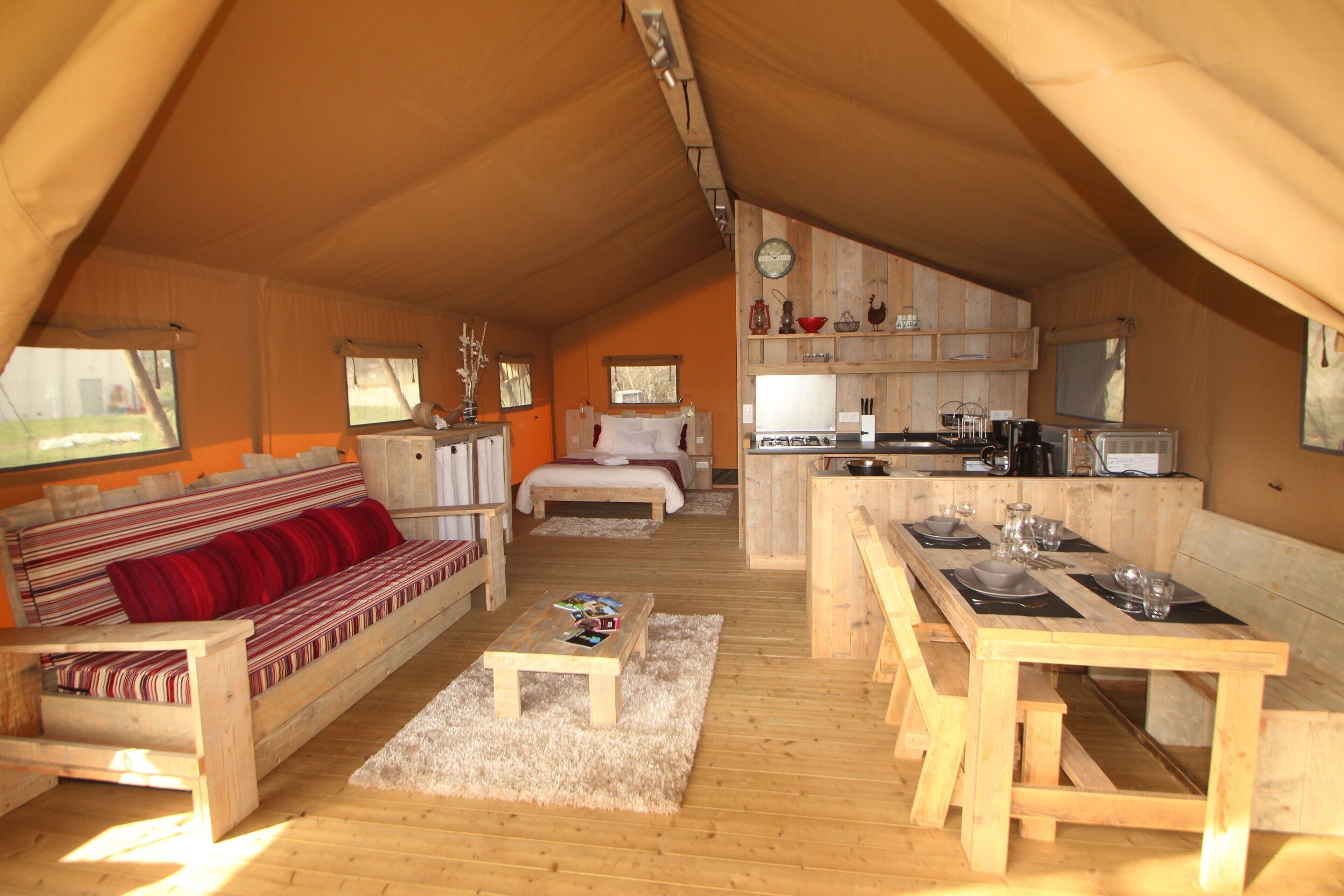 10 bedrooms, iron/ironing board, WiFi, bed sheets