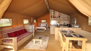 10 bedrooms, iron/ironing board, WiFi, bed sheets