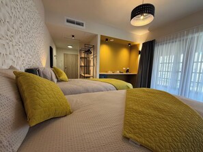 Kamar Double Standar | Wi-Fi gratis dan seprai linen