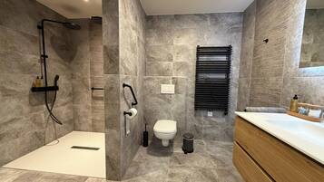 Standard Double Room | Bathroom | Shower, free toiletries, hair dryer, towels