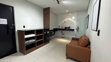 Luxury-Zweibettzimmer | Wohnzimmer | Fernseher