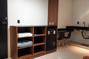 Luxury Twin Room | Living area | TV - You Smart Flats - Hotel (Formosa)