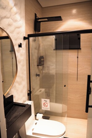 Luxury Twin Room | Bathroom | Shower, free toiletries, hair dryer, towels - You Smart Flats - Hotel (Formosa)