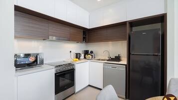 Luxury Apartment, Balcony, Harbor View | Private kitchen | Full-size fridge, microwave, oven, stovetop