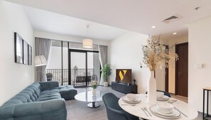 Apartamento superluxo, sacada, vista para o porto | Opções para refeição no quarto