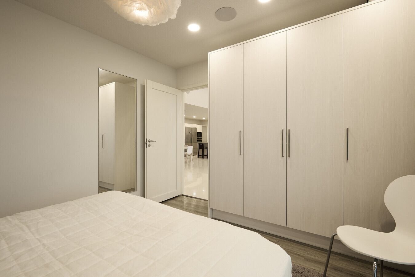 2 bedrooms, desk, iron/ironing board, WiFi