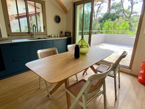 Dining - Wonderful new penthouse with large terrace + garden, close to the beach (Lège-Cap-Ferret)