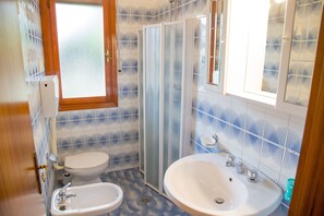 Appartamento, 2 camere da letto, terrazzo, vista giardino | Bagno