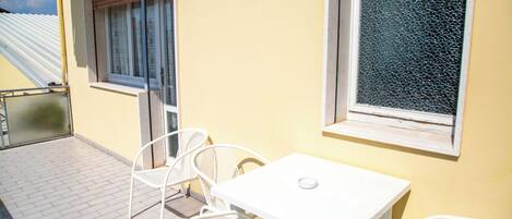 屋外ダイニングエリア