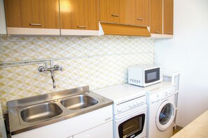 Apartment, 2 Schlafzimmer, Balkon, Stadtblick | Wäschereiservice