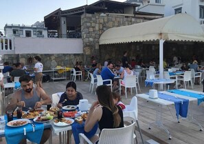Outdoor dining - Sunpoint Hotel Bodrum (Muğla)