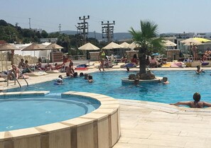 Seasonal outdoor pool, open 8:00 AM to 6:30 PM, pool umbrellas - Sunpoint Hotel Bodrum (Muğla)