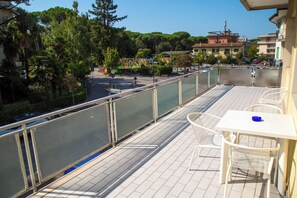 Outdoor dining - Central Apartment at 250mt From the sea (Eraclea)