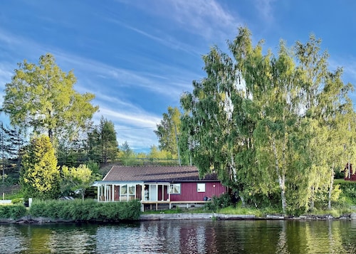 Waterfront house in Bengtsfors 2.5 km from stores and trailer ramp