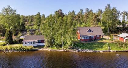 Waterfront house in Bengtsfors 2.5 km from stores and trailer ramp