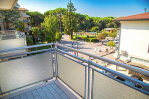 Apartamento, 2 quartos, sacada, vista para a cidade | Sacada