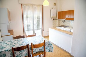 Lejlighed - 2 soveværelser - balkon - byudsigt | Privat køkken