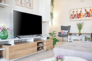 Superior-Apartment, Bergblick | Wohnbereich