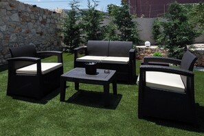 Garden - Lumina Apartment with Shared Pool (Perivolia)
