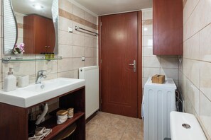 Superior Apartment, Mountain View | Bathroom - Lumina Apartment with Shared Pool (Perivolia)