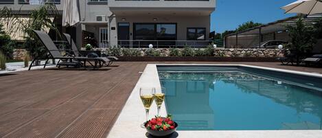 Outdoor pool, pool umbrellas, sun loungers