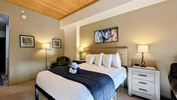 Een strijkplank/strijkijzer, wifi, beddengoed