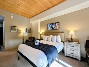 Een strijkplank/strijkijzer, wifi, beddengoed