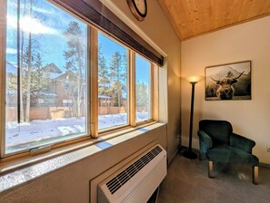 Interior - New Listing /Updated Studio, Central to Summer Fun (Keystone)