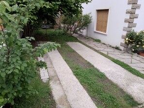 المنطقة المحيطة بالمنشأة