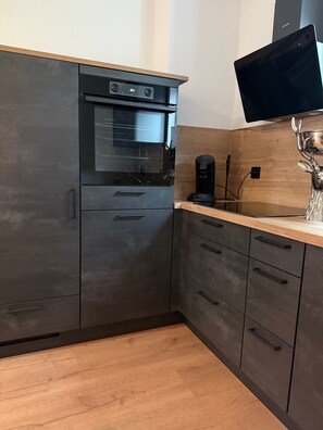 Private kitchen - Newly renovated, cozy apartment, centrally located and yet quiet (Prüm)