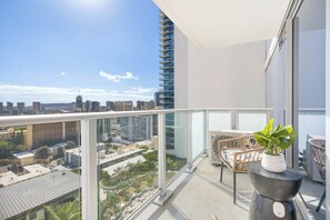 Property grounds - Modern Stay at The Park on Keeaumoku w/City Views & Luxury Amenities (Honolulu)