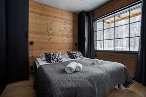 Silitysrauta/-lauta, Wi-Fi, vuodevaatteet