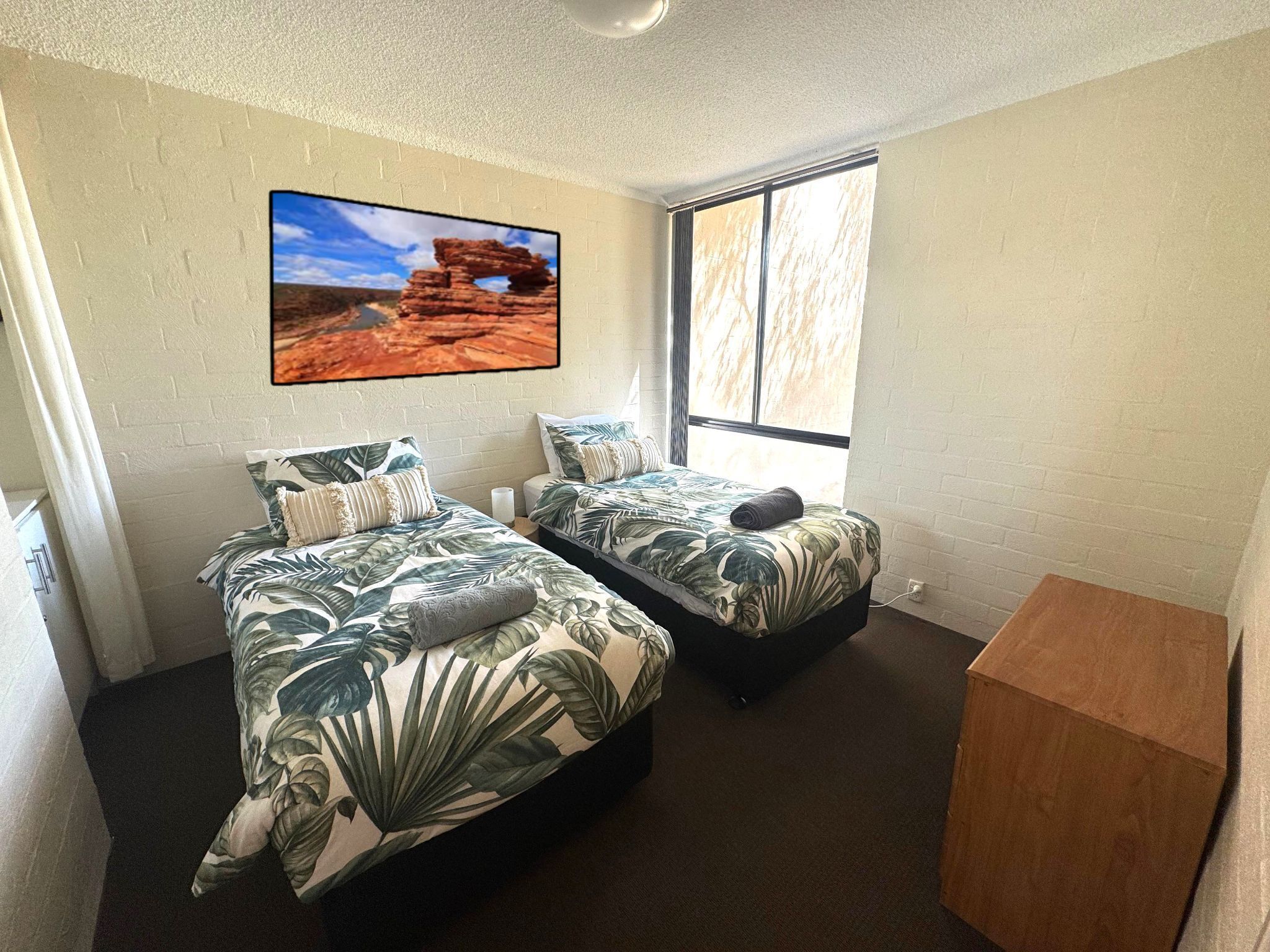 Iron/ironing board, free WiFi, bed sheets