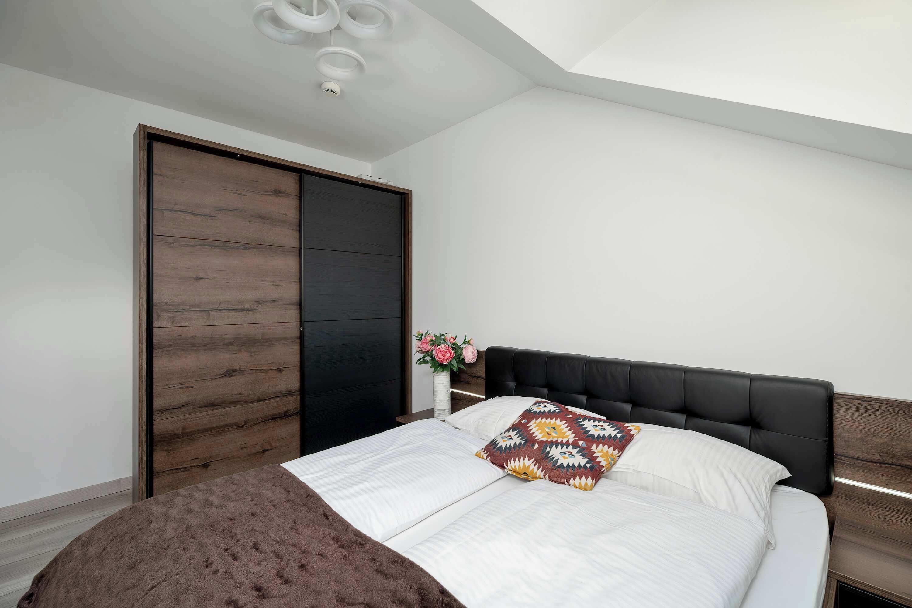 Fer et planche à repasser, lit parapluie, Wi-Fi, draps fournis