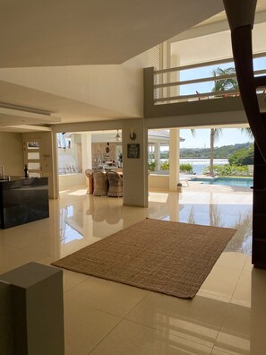 Pool - Villa del Mare - Waterfront Villa (Willemstad)