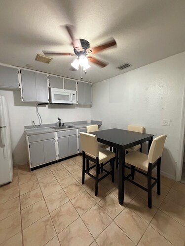 Serene 1-bedroom apartment with AC in Lehigh Acres