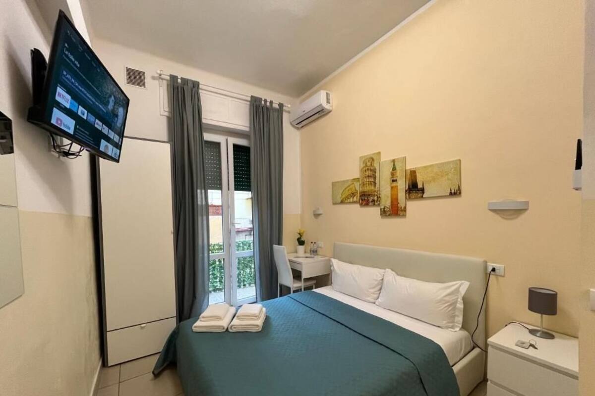 Kahden hengen huone, oma kylpyhuone, näköala pihalle