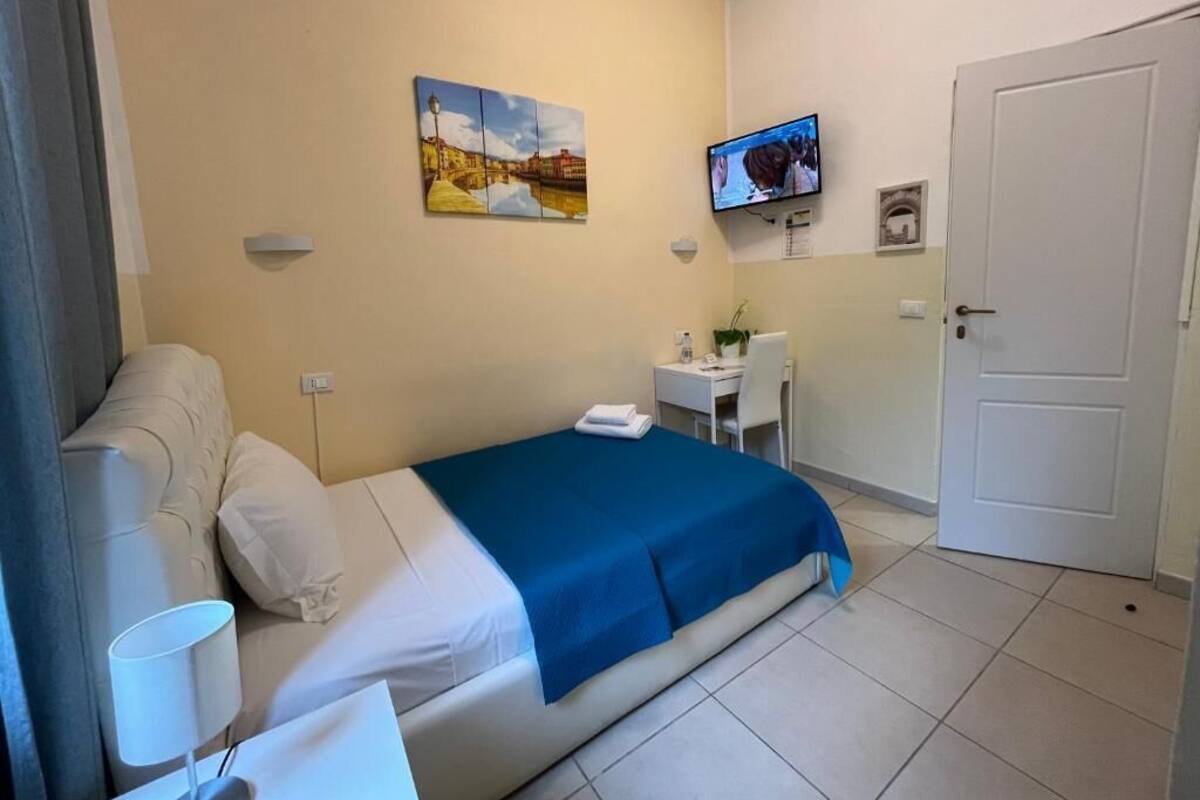 Yhden hengen huone, oma kylpyhuone