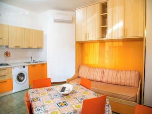 Apartment, 1 Schlafzimmer, Terrasse | Wohnzimmer
