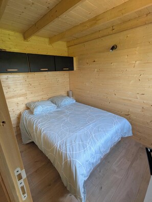 WiFi, bed sheets