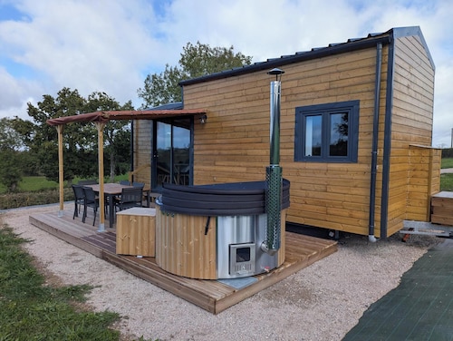 Tiny house in Allier sleeps 4, with Finnish bath