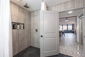 Interior - Lakefront Home in Madison near SNP, Wineries, Breweries, and Venues (Madison)