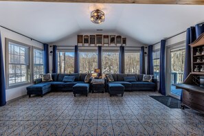 Living area - Lakefront Home in Madison near SNP, Wineries, Breweries, and Venues (Madison)