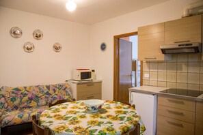 Appartement, 1 chambre, terrasse, vue jardin | Salle de séjour