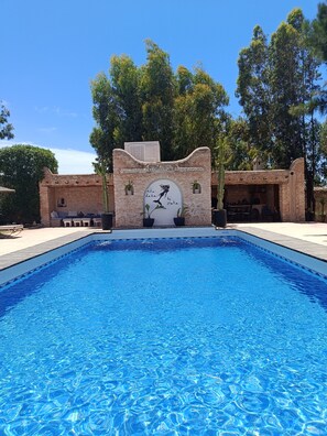 Pool - 8 km from Essaouira, large villa with heated pool and wellness area (Ghazoua)