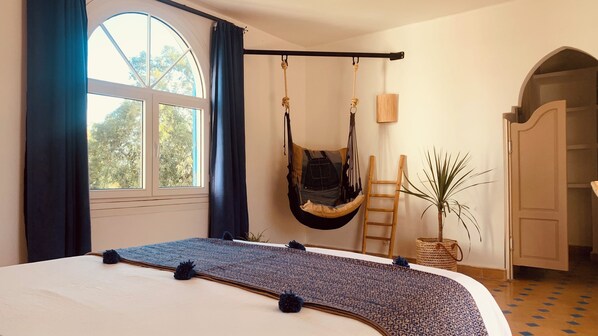 Iron/ironing board, WiFi, bed sheets - 8 km from Essaouira, large villa with heated pool and wellness area (Ghazoua)