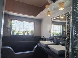 A modern bathroom with a large window, two sinks, and a bathtub. - 8 km from Essaouira, large villa with heated pool and wellness area (Ghazoua)