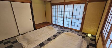 Een kluis op de kamer, gratis wifi, beddengoed